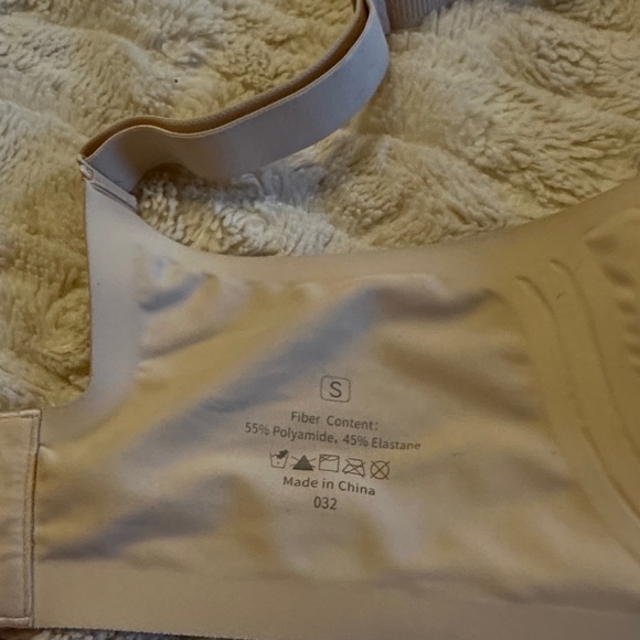 Wireless, Seamless Nude Bra - Picture 4 of 7